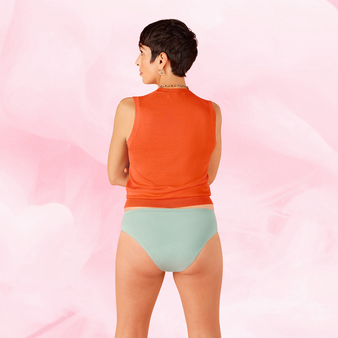 Period Underwear
      Niukka vuotocomfortfit-essentials-brazilian-light-kuukautisalushousut