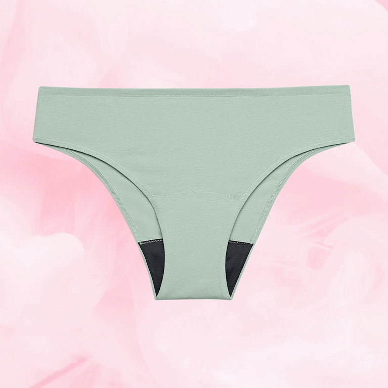 ComfortFit Essentials Brazilian niukka vuoto period panties, featuring a high waist.
