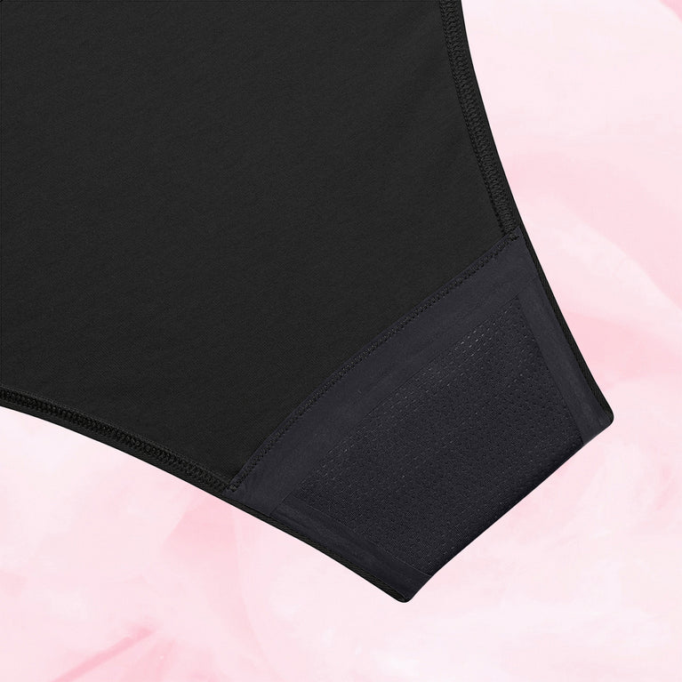 ComfortFit Essentials Brazilian niukka vuoto period panties, designed for light flow.