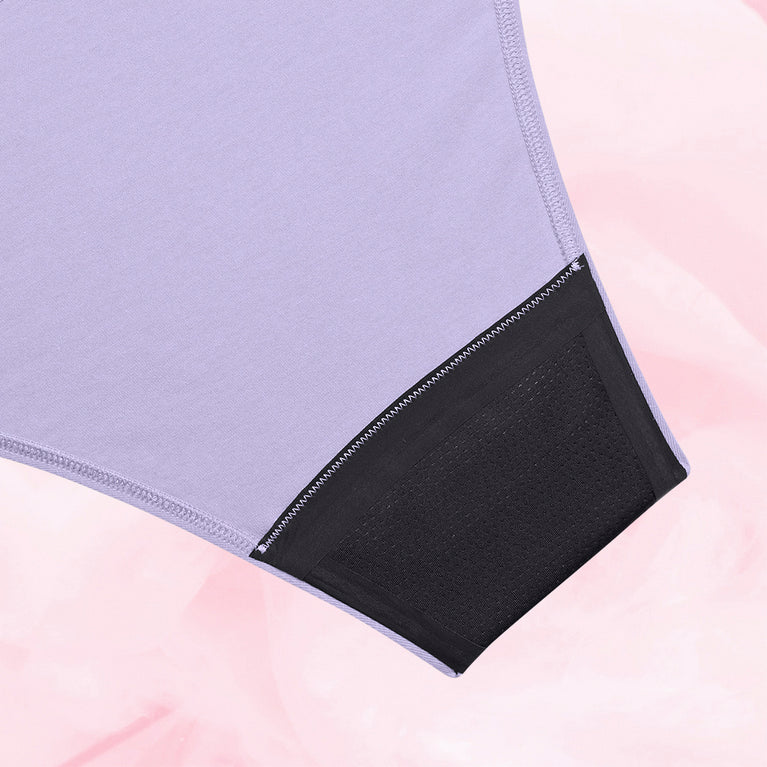 ComfortFit Essentials Brazilian brief for light flow, breathable, with optimized absorbent gusset.