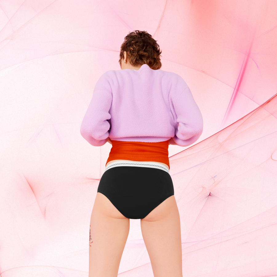 Period Underwear
      Runsas vuotoessentials-hipster-heavy-logo-kuukautisalushousut