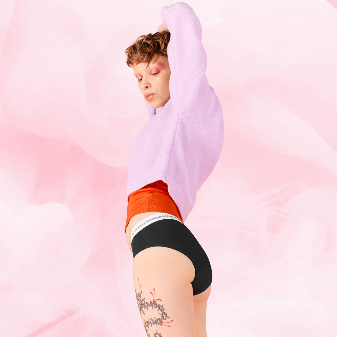 Period Underwear
      Kohtalainen vuotocomfortfit-essentials-hipster-moderate-logo-kuukautisalushousut