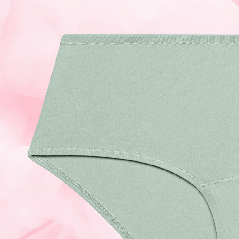 ComfortFit Essentials Hipster for light flow, featuring breathable organic cotton.