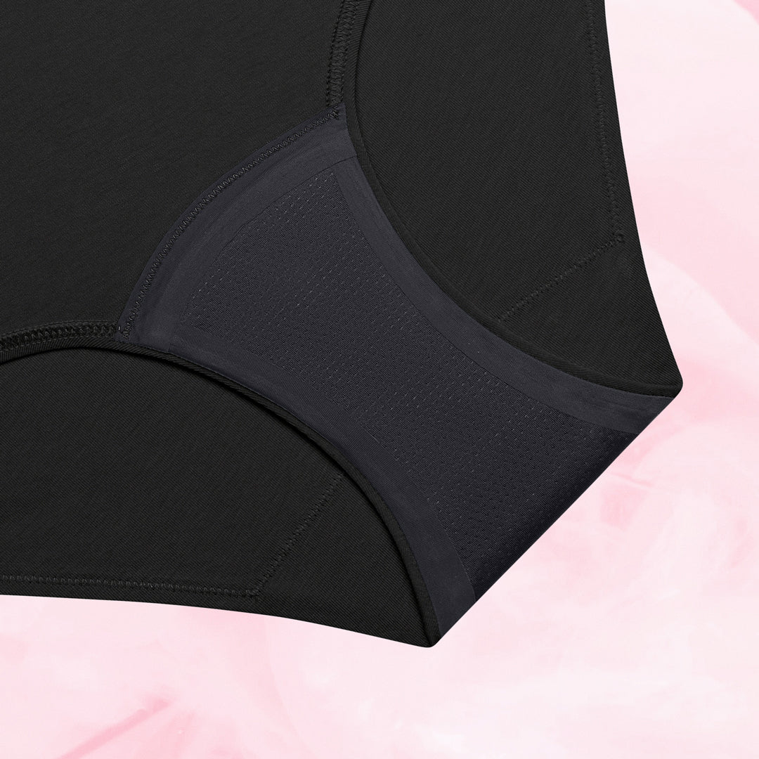 ComfortFit Essentials Hipster menstrual underwear with high waist and absorbent gusset.