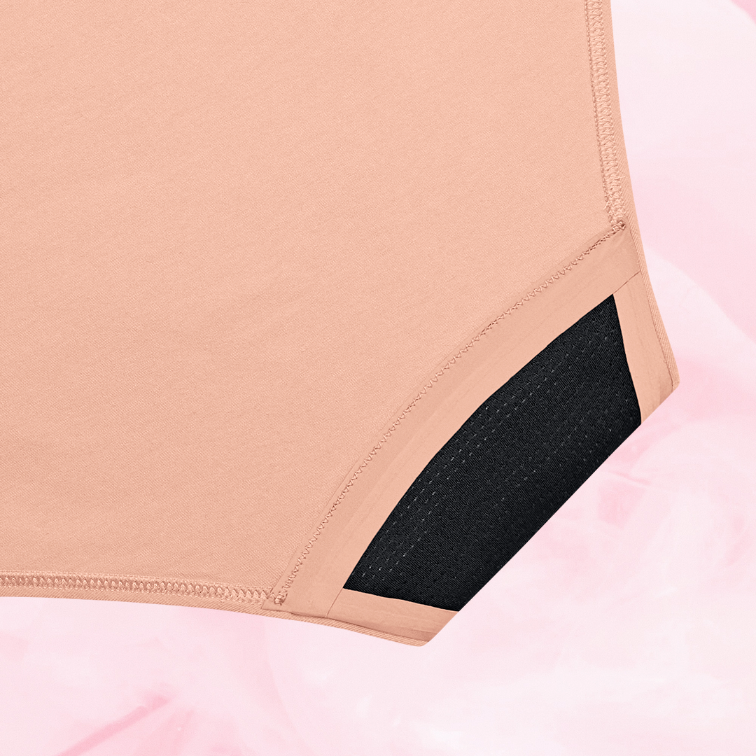 ComfortFit Essentials Hipster for light flow, soft organic cotton design.