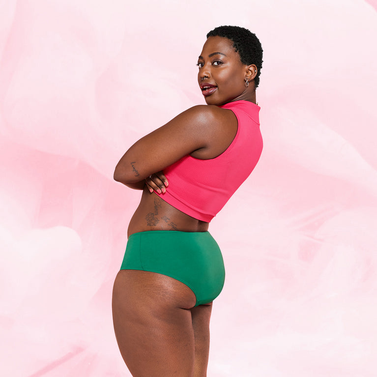 ComfortFit Essentials Hipster for light flow with breathable organic cotton.