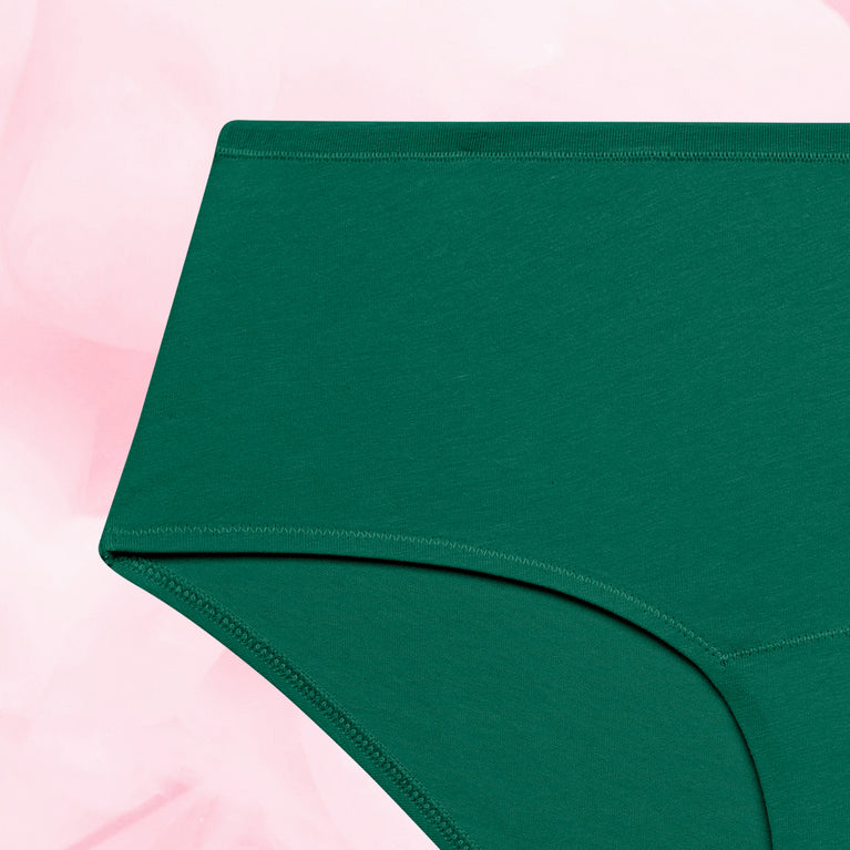 ComfortFit Essentials Hipster for light flow, featuring soft organic cotton.