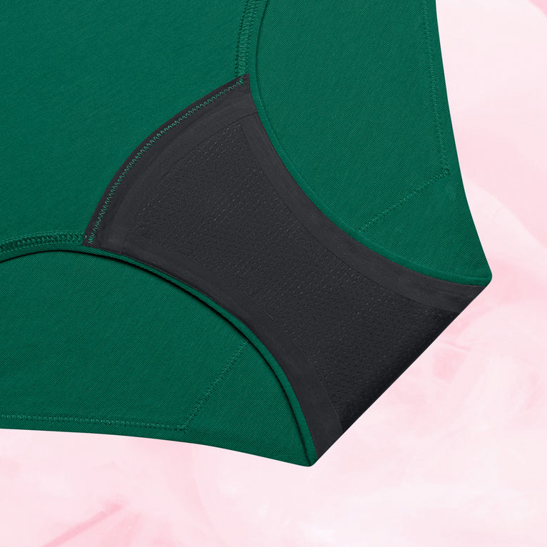 ComfortFit Essentials Hipster for light flow, featuring breathable organic cotton.