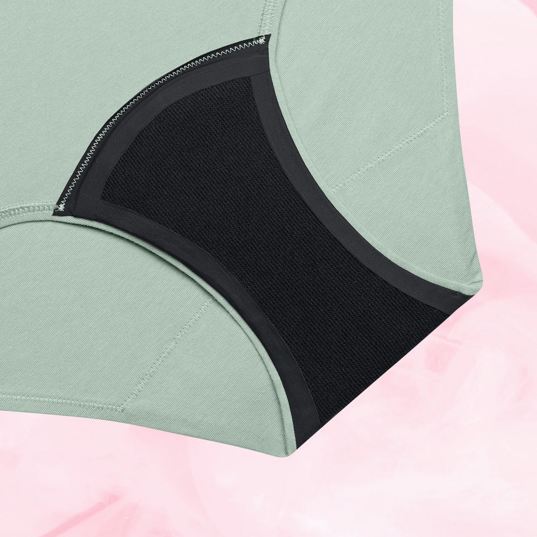 ComfortFit Essentials Hipster for light flow, featuring breathable organic cotton.