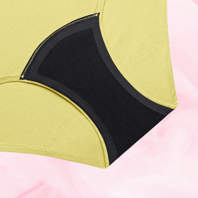 ComfortFit Essentials Hipster for light flow, soft organic cotton, high-waisted.
