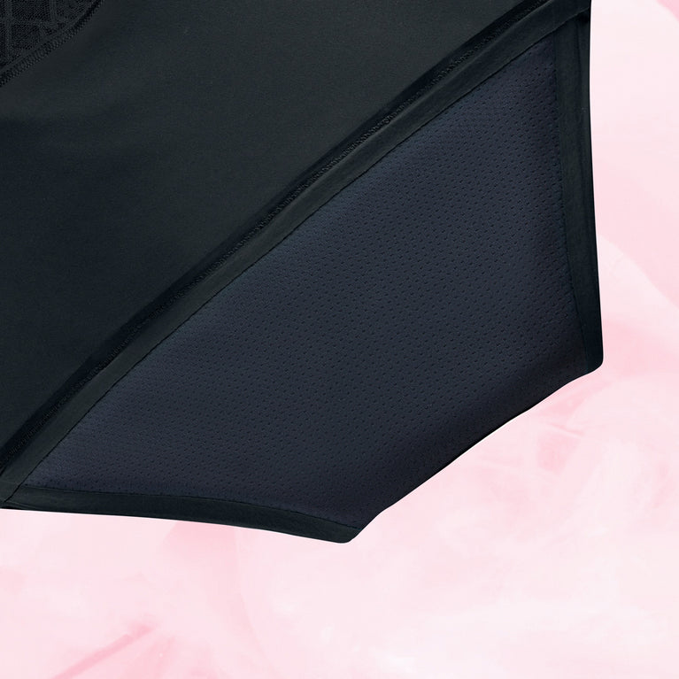 Hipster Full Lace Runsas Vuoto menstrual underwear with lace waistband.