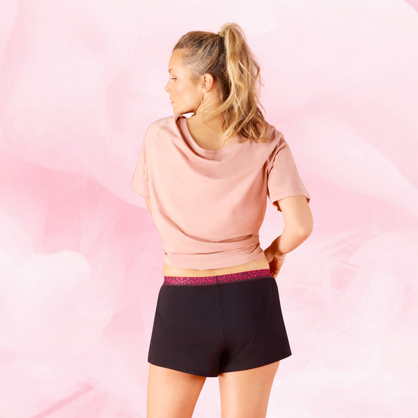 Sleepwear Shorts -kuukautisalushousut joissa on pidennetty jalkoväli