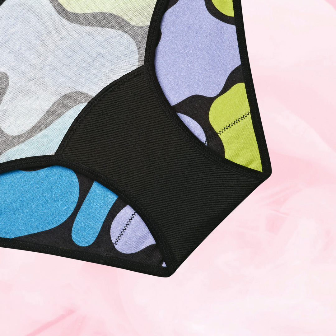 Teens Hipster Kohtalainen Vuoto, abstrakti kuvio, mustat reunukset.