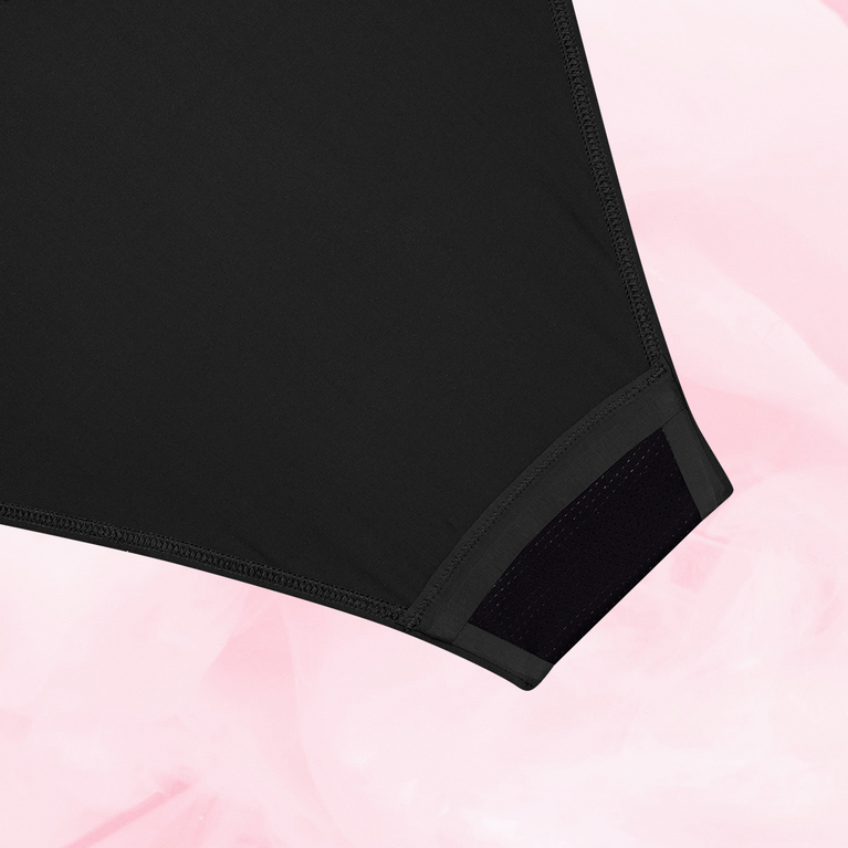 ComfortFit High Leg niukka vuoto -kuukautisalushousut, lähikuva ompeleista ja haarakiilasta.