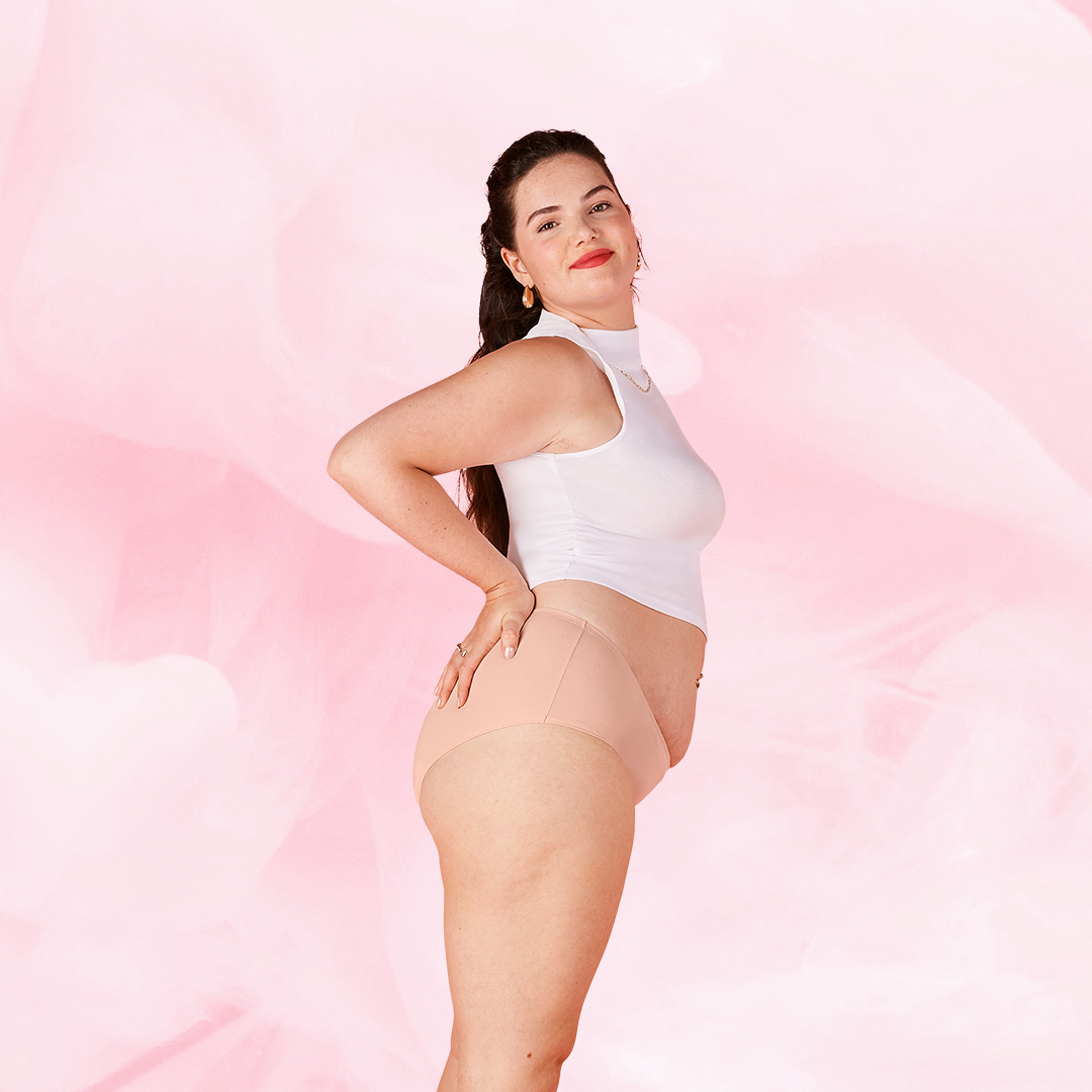 ComfortFit Essentials Hipster for light flow, breathable organic cotton design.