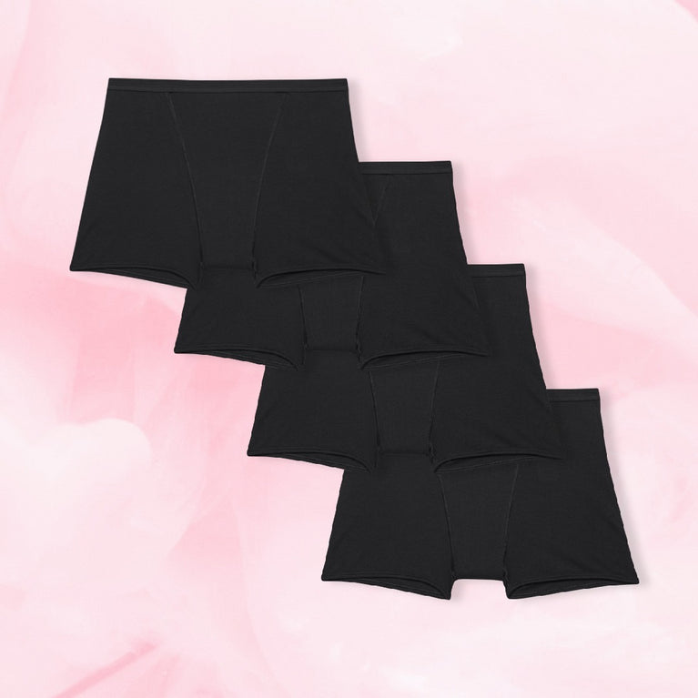 Lovely Night Set - Neljän mustan ComfortFit Sleepwear Boxer -kuukautisalushousun pakkaus.